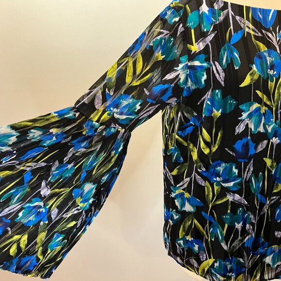 The Limited Women's Winter Stem Floral Blouse - Size Medium - NWT $79 - Picture 2 of 5